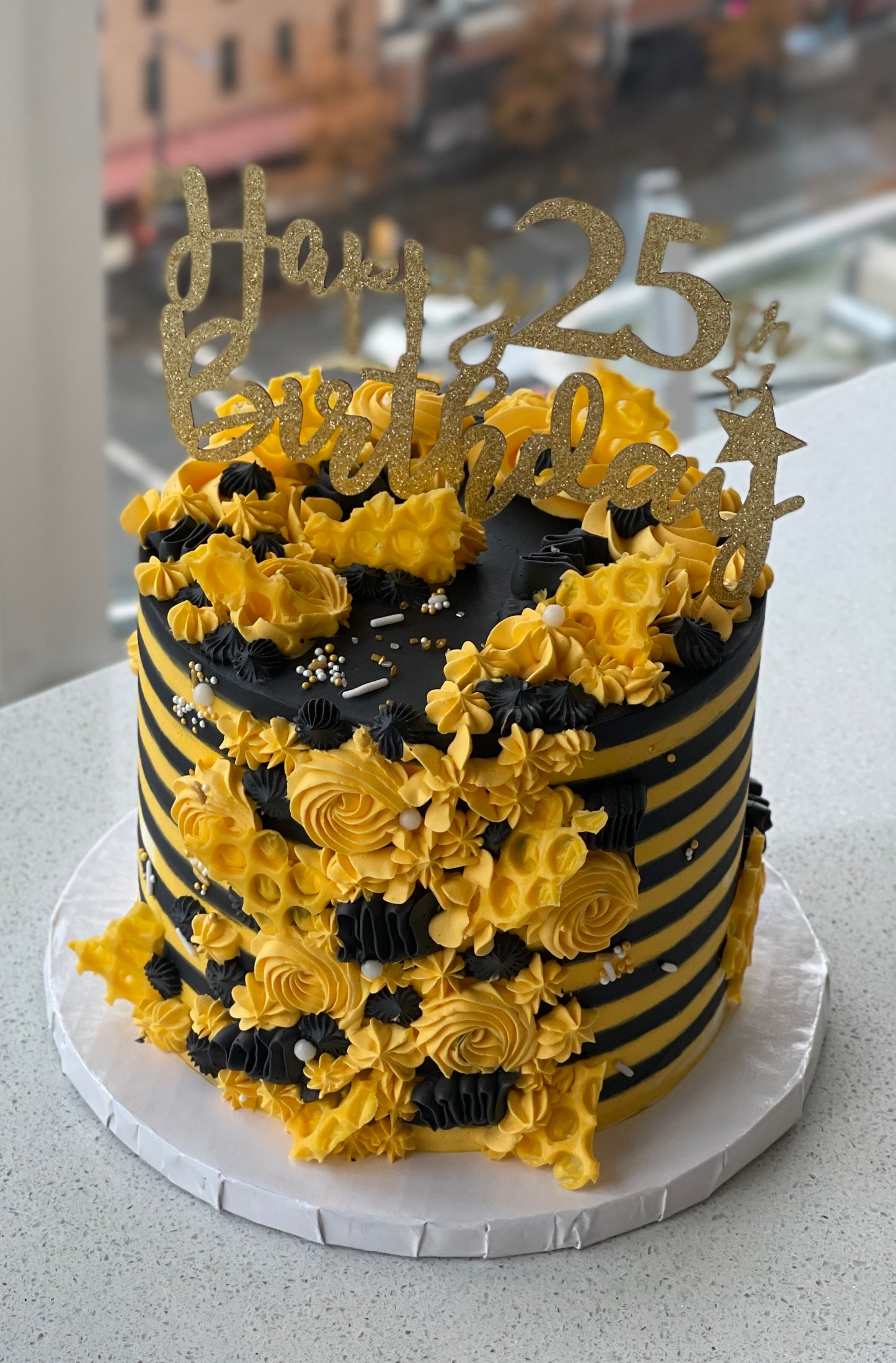 Beehappy cake